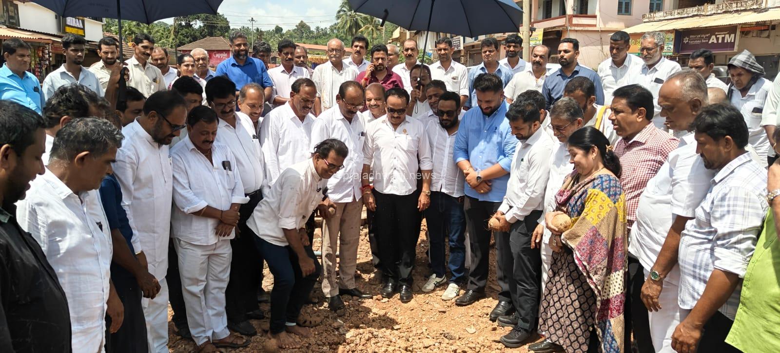 ಪುತ್ತೂರು : ಬೊಳುವಾರು ಸರ್ಕಲ್ ಹಾಗೂ ಬಸ್ ತಂಗುದಾಣಕ್ಕೆ ಶಿಲಾನ್ಯಾಸ – ಅಭಿವೃದ್ಧಿ ವಿಚಾರದಲ್ಲಿ ಯಾವುದೇ ರಾಜಿ ಇಲ್ಲ :ಅಶೋಕ್ ರೈ