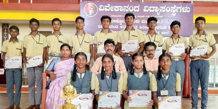 ಸುಳ್ಯ ವಲಯ ಮಟ್ಟದ ಪ್ರೌಢಶಾಲಾ ವಿಭಾಗ 17ರ ವಯೋಮಾನದ ಬಾಲಕ ಬಾಲಕಿಯರ ವಿಭಾಗದ ವಲಯ ಮಟ್ಟದ ಕ್ರೀಡಾಕೂಟದಲ್ಲಿ ಜಾಲ್ಸೂರು ವಿನೋಭಾನಗರ ವಿವೇಕಾನಂದ ವಿದ್ಯಾಸಂಸ್ಥೆಯ ಕ್ರೀಡಾಪಟುಗಳ ತೆಕ್ಕೆಗೆ ಹಲವು ಪದಕ