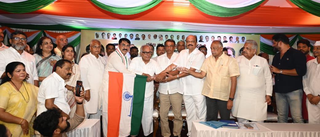 ದಕ್ಷಿಣ ಕನ್ನಡ ನೂತನ ಡಿಸಿಸಿ ಅಧ್ಯಕ್ಷರಾಗಿ ಪದ್ಮರಾಜ್ ಆರ್. ಪೂಜಾರಿ ಅಧಿಕಾರ ಸ್ವೀಕಾರ