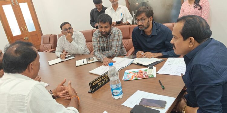 ಸಾರ್ವಜನಿಕರಿಗೆ ತೊಂದರೆ ಆಗದ ರೀತಿ ಹೈವೇ ಕಾಮಗಾರಿ ನಡೆಸಿ – ಅಧಿಕಾರಿಗಳಿಗೆ ಶಾಶಕ ಅಶೋಕ್ ರೈ ಸೂಚನೆ