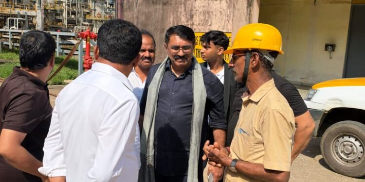 ಎಂಆರ್ಪಿಎಲ್ ಸ್ಫೋಟ ಸ್ಥಳಕ್ಕೆ ಜಿಲ್ಲಾ ಕಾಂಗ್ರೆಸ್ ಅಧ್ಯಕ್ಷ ಪದ್ಮರಾಜ್ ಆರ್. ಪೂಜಾರಿ ಭೇಟಿ