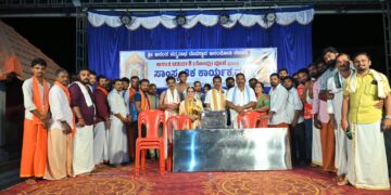 ಬೆಳಾಲು ಅನಂತೇಶ್ವರ ಫ್ರೆಂಡ್ಸ್ ವತಿಯಿಂದ ಬೆಳಾಲು ಅನಂತೋಡಿ ಶ್ರೀ ಅನಂತಪದ್ಮನಾಭ ದೇವಸ್ಥಾನಕ್ಕೆ ಕುರ್ಚಿ ಹಾಗೂ ಊಟದ ಟೇಬಲ್ ಕೊಡುಗೆ