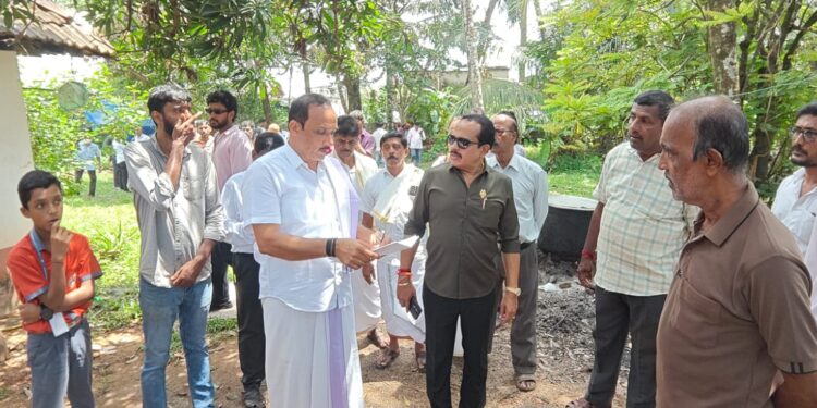ಪುತ್ತೂರು ನಗರದ ಹೃದಯ ಭಾಗದಲ್ಲಿರುವ  ಶ್ರೀ ಮಹಾಲಿಂಗೇಶ್ವರ ದೇವಸ್ಥಾನಕ್ಕೆ ಸೇರಿದ್ದೆನ್ನಲಾದ  ಸುಮಾರು 35 ಸೆಂಟ್ಸ್ ಜಾಗ  ದಾಖಲೆ ಪರಿಶೀಲನೆ.