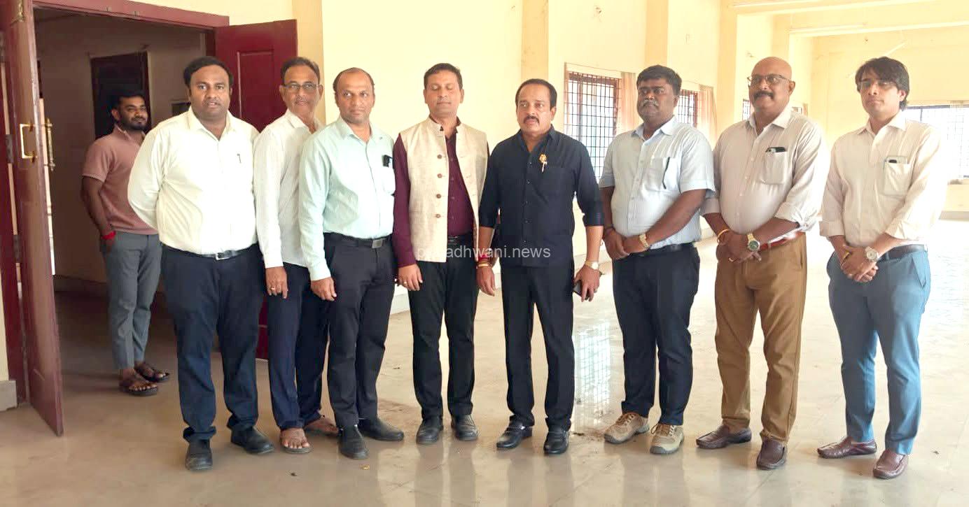 ಪುತ್ತೂರಿನಲ್ಲಿ ಮೆಡಿಕಲ್ ಕಾಲೇಜು ಆರಂಭಕ್ಕೆ ರಾಜೀವ ಗಾಂಧಿ ಆರೋಗ್ಯ ವಿಶ್ವವಿದ್ಯಾನಿಲಯದಿಂದ ತಾಂತ್ರಿಕ ತಂಡ, ಶಾಸಕರು, ಅಧಿಕಾರಿಗಳಿಂದ ಹಳೆ ಕೋರ್ಟ್ ಕಟ್ಟಡಗಳ ಪರಿಶೀಲನೆ