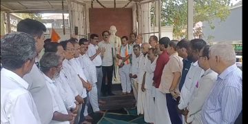 ಖರ್ಗೆ ಭಾಷಣದ ಸ್ಥಳ ಶುದ್ದಿಕರಣ ಕೃತ್ಯ ಖಂಡಿಸಿ ಪುತ್ತೂರಿನಲ್ಲಿ ಮೌನ ಪ್ರತಿಭಟನೆ