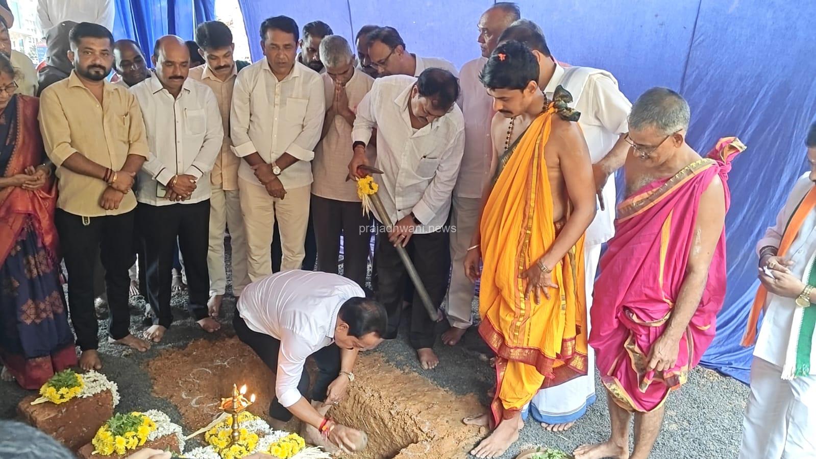 ಪುತ್ತೂರಿನಲ್ಲಿ 300 ಹಾಸಿಗೆಗಳ ಆಸ್ಪತ್ರೆ ನಿರ್ಮಾಣಕ್ಕೆ ಶಾಸಕ ಅಶೋಕ್ ರೈ ಯವರಿಂದ ಭೂಮಿ ಪೂಜೆ
