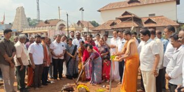 ಪುತ್ತೂರು ಶ್ರೀ ಮಹಾಲಿಂಗೇಶ್ವರ ದೇವಸ್ಥಾನದ ಬಳಿ 3 ಕೋಟಿ ರೂ ಅನುದಾನದಲ್ಲಿ ನೂತನ ಕಾಂಕ್ರೀಟ್ ರಸ್ತೆ ನಿರ್ಮಾಣಕ್ಕೆ ಶಿಲಾನ್ಯಾಸ