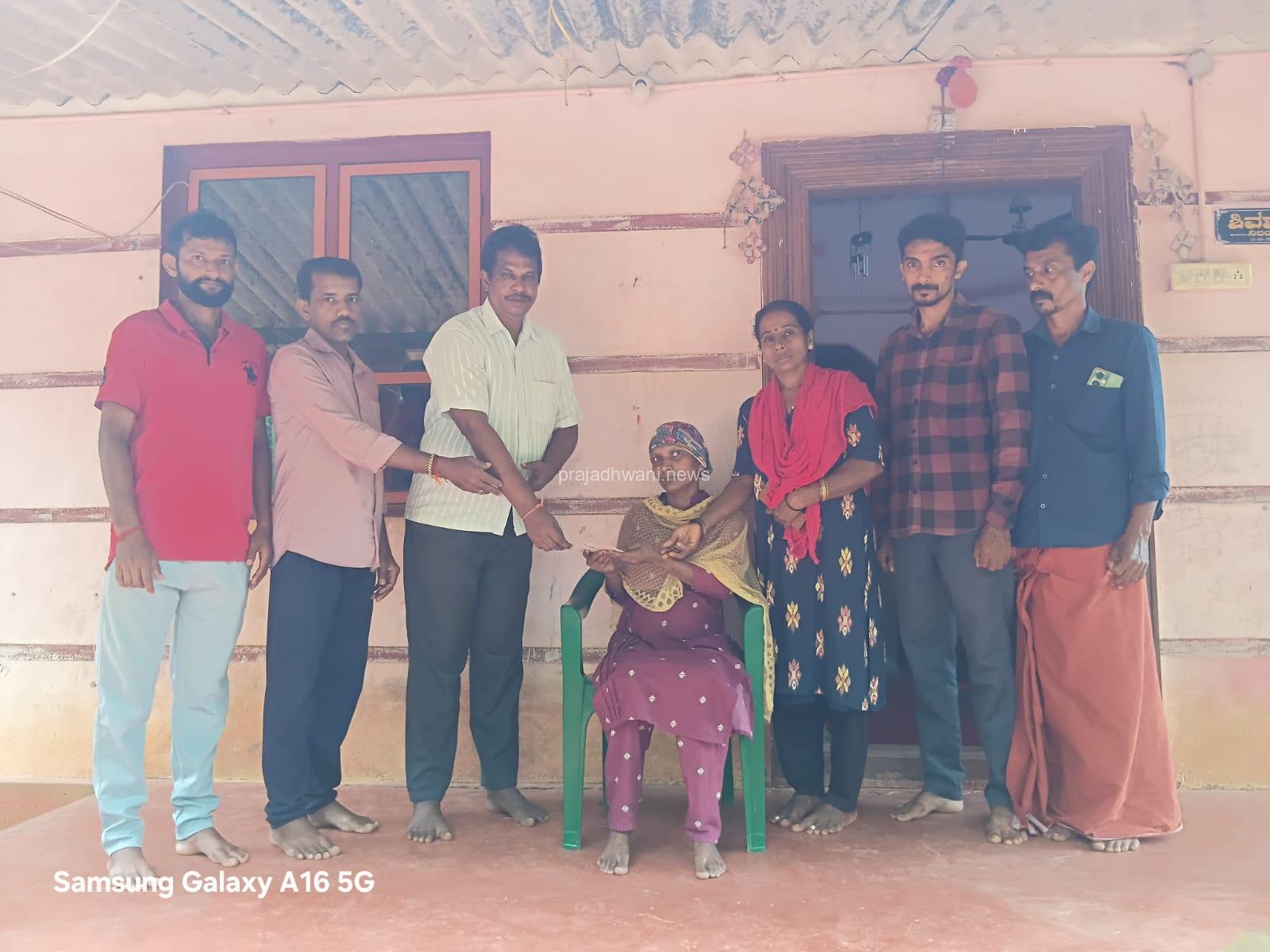 ಶ್ರೀ ಭಗವತೀ ಚಾರಿಟೇಬಲ್ ಟ್ರಸ್ಟ್ ಮರ್ದಾಳ ವತಿಯಿಂದ ಅನಾರೋಗ್ಯ ಪೀಡಿತ ಮಹಿಳೆಗೆ ಆರ್ಥಿಕ ನೆರವು !
