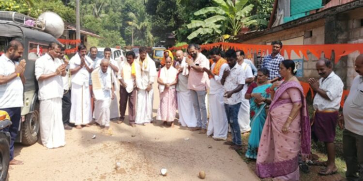 ಮಠಂತಬೆಟ್ಟು ಮಹಿಷಮರ್ದಿನಿ ದೇವಳದಲ್ಲಿ‌ ನವರಾತ್ರಿ ಉತ್ಸವದ ಪ್ರಥಮ ದಿನ ದೇವಿಗೆ ಹಸಿರುವಾಣಿ ಸಮರ್ಪಣೆ